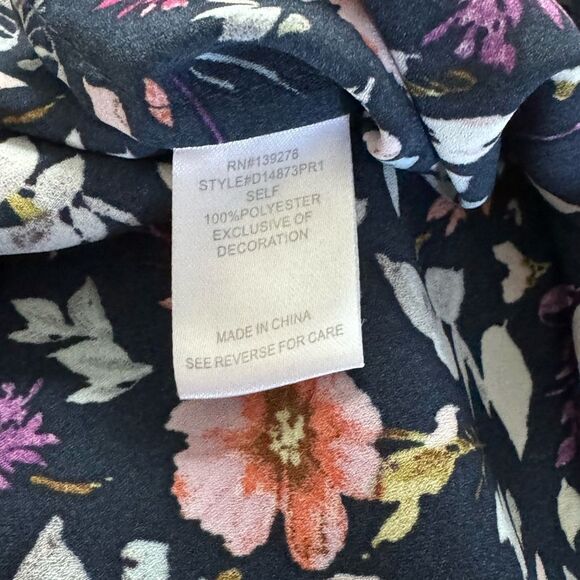 Beautiful Daniel Rainn floral top! - Picture 10 of 12